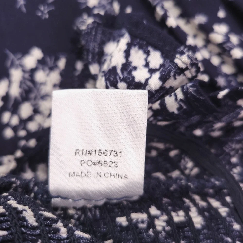 GRADE & GATHER Top Size LARGE Remmi Navy Blue Floral Smocked fab'rik NEW - Picture 7 of 16